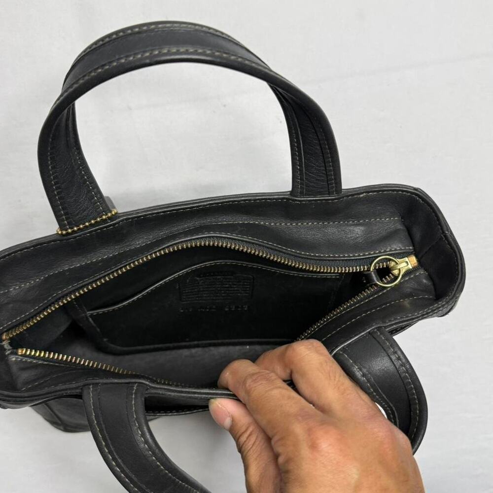 vintage Coach Bleecker satchel model9303 crafted from black glove-tanned leather - Picture 8 of 8